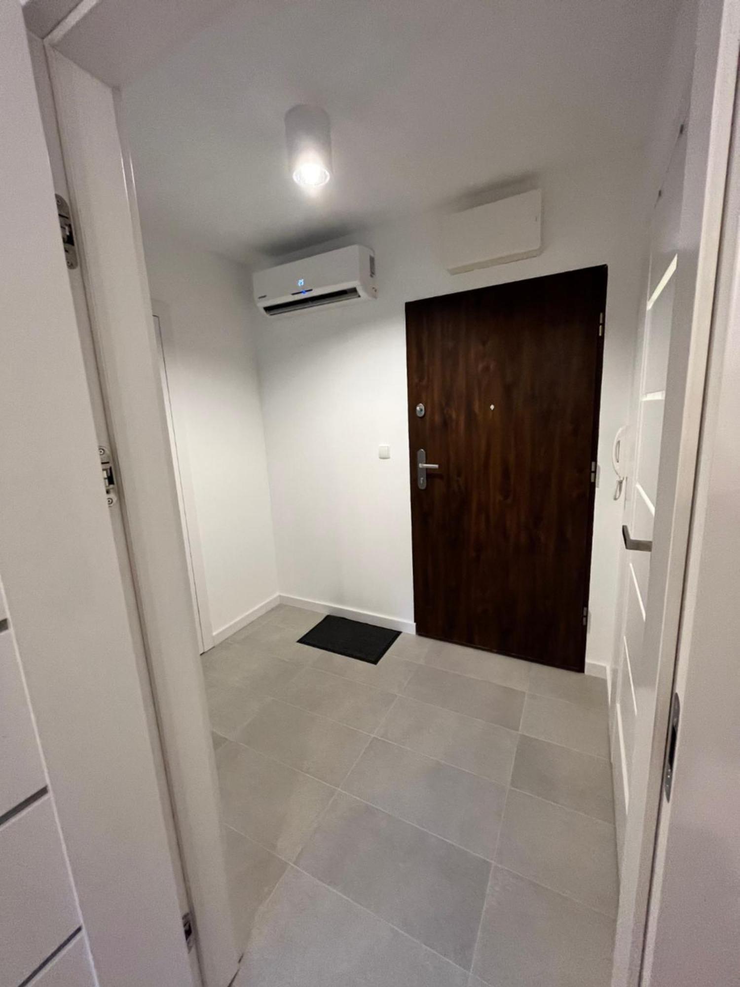 Apartament Julia 1-4 Os Starowapiennikowa 42A Z Balkonem Ze Sniadaniem Kontynentalnym Kielce Luaran gambar