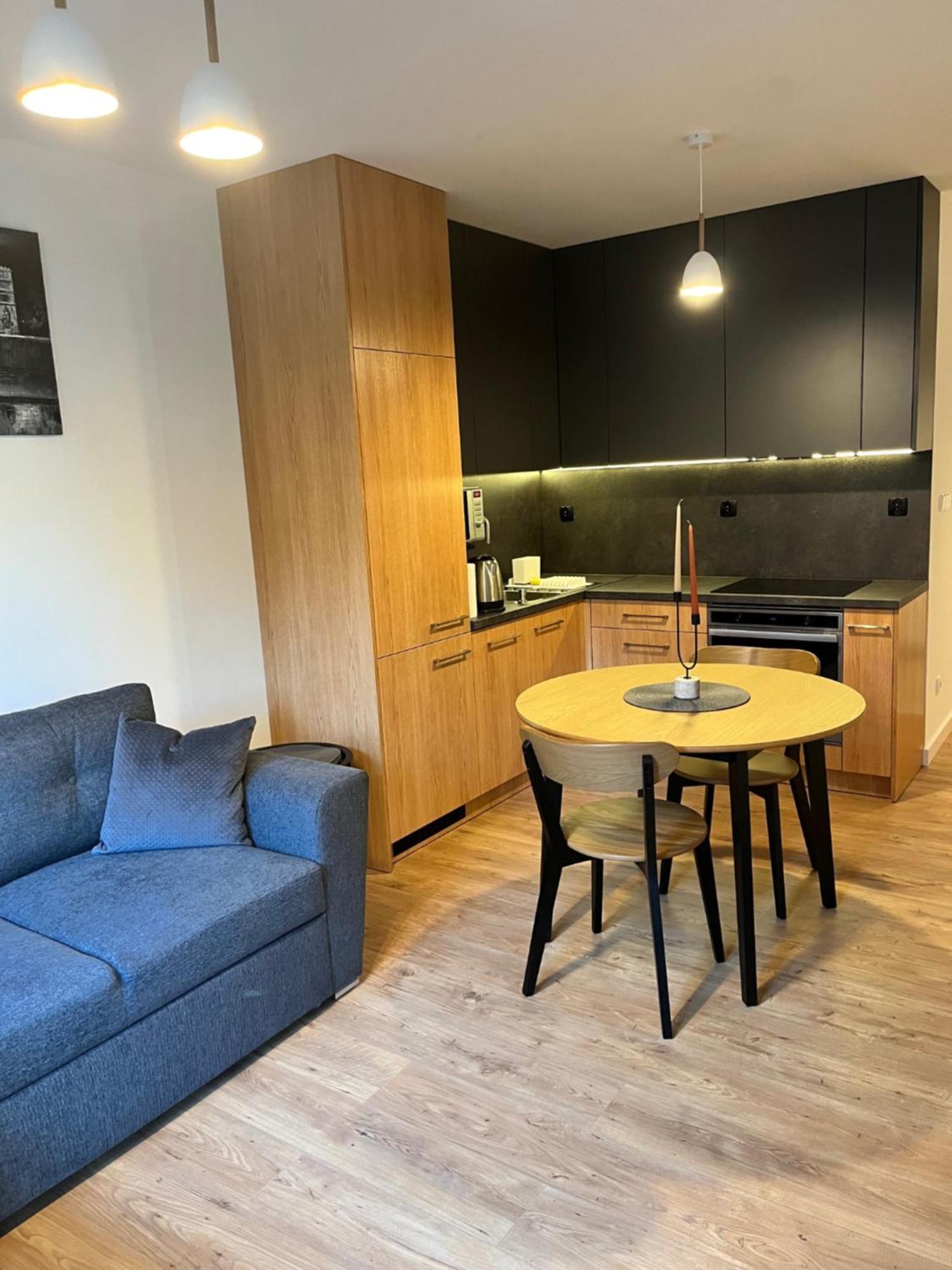 Apartament Julia 1-4 Os Starowapiennikowa 42A Z Balkonem Ze Sniadaniem Kontynentalnym Kielce Luaran gambar